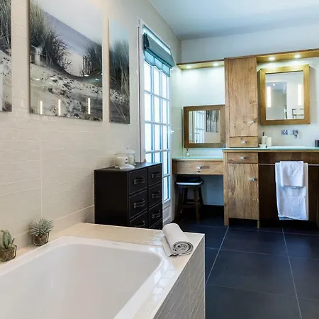 Beautiful Basque With Pool & Mountain Views In Аскен