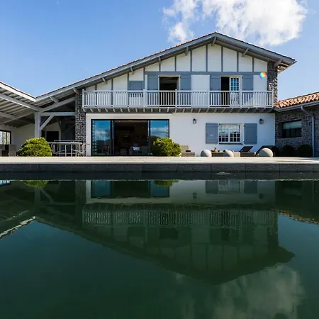 Beautiful Basque With Pool & Mountain Views In Вилла
