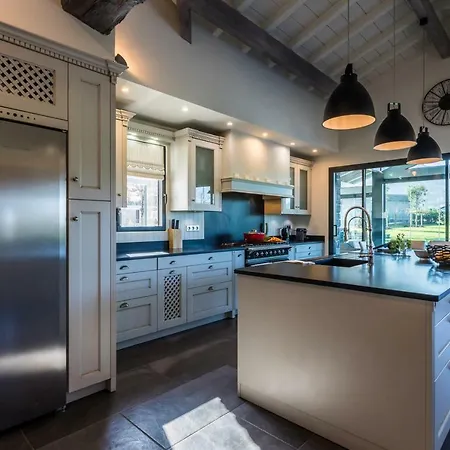 Вилла Beautiful Basque With Pool & Mountain Views In
