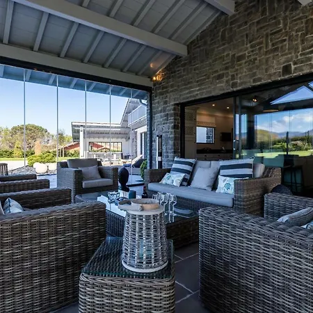 Beautiful Basque With Pool & Mountain Views In Аскен