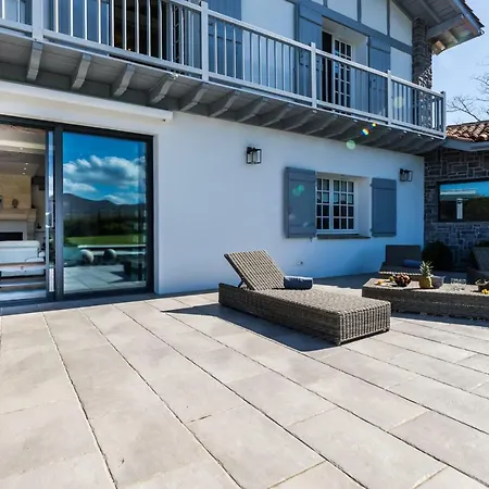 Beautiful Basque With Pool & Mountain Views In Вилла